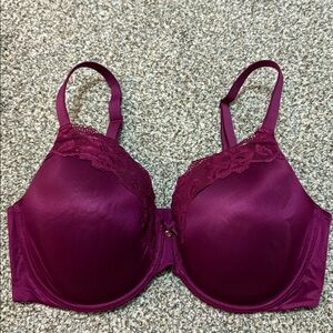 Victoria’s Secret Lace Trim T Shirt Bra